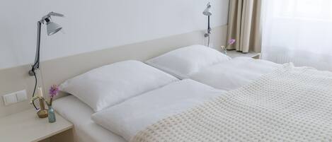 Ropa de cama de alta calidad y tabla de planchar con plancha