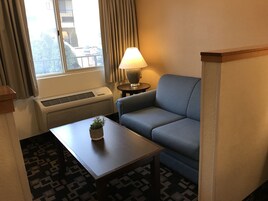 Suite, 1 King Bed, Non Smoking | Blackout drapes, iron/ironing board, rollaway beds, free WiFi