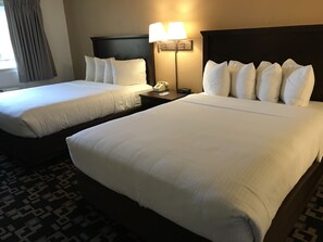 Blackout curtains, iron/ironing board, rollaway beds, free WiFi - MorningGlory Inn & Suites (Bellingham)