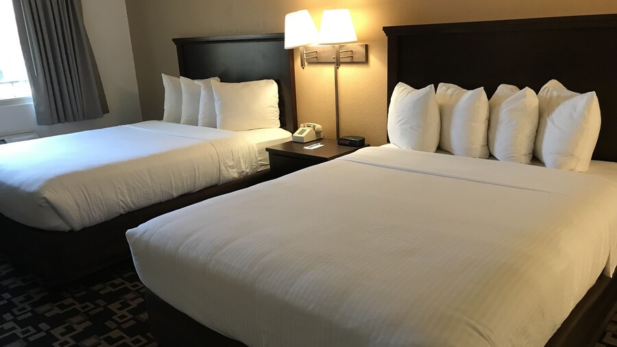 MorningGlory Inn & Suites