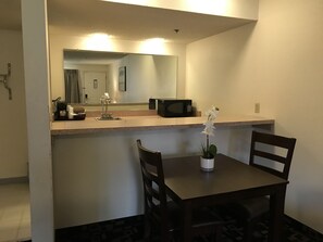 Suite, Multiple Beds, Non Smoking | Blackout curtains, iron/ironing board, rollaway beds, free WiFi - MorningGlory Inn & Suites (Bellingham)