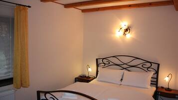 Zimmersafe, Bügeleisen/Bügelbrett, kostenloses WLAN, Bettwäsche