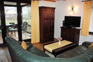 TV, DVD player, ping pong, stereo