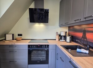 Fridge, microwave, oven, dishwasher - Anlage Am Wehrberg Where. 13, non-smoking, 6 persons, balcony, quiet area (Cuxhaven)