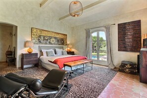 6 bedrooms, in-room safe, desk, iron/ironing board - Jewel nested in the middle of the vineyards  (GASSIN)