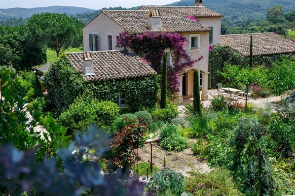 Exterior - Jewel nested in the middle of the vineyards (GASSIN)