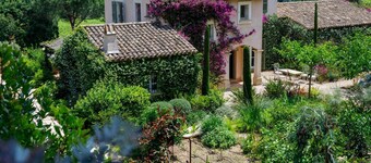 Jewel nested in the middle of the vineyards 