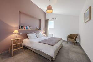 3 chambres, fer et planche à repasser, draps fournis