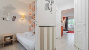 1 bedroom, travel cot, WiFi, bed sheets