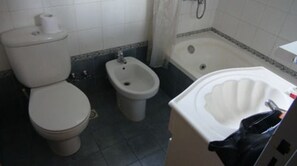 City-Apartment, 2 Schlafzimmer, Nichtraucher (1 Queen and 1 Single Bed) | Badezimmer