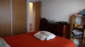 City Apartment, 2 Bedrooms, Non Smoking (1 Queen and 1 Single Bed) | Iron/ironing board, free WiFi, bed sheets