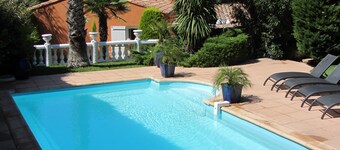 GROTE STUDIO IN VILLA MET ZWEMBAD KEUKEN ZOMER BARBECUE