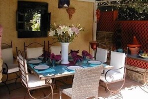 Outdoor dining