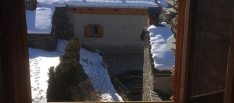 Auténtica casa, que combina la calidez de la madera y la piedra de la montaña.