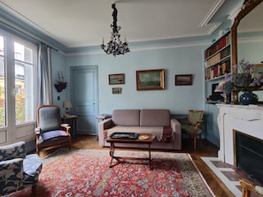 TV, DVD player, books, printers