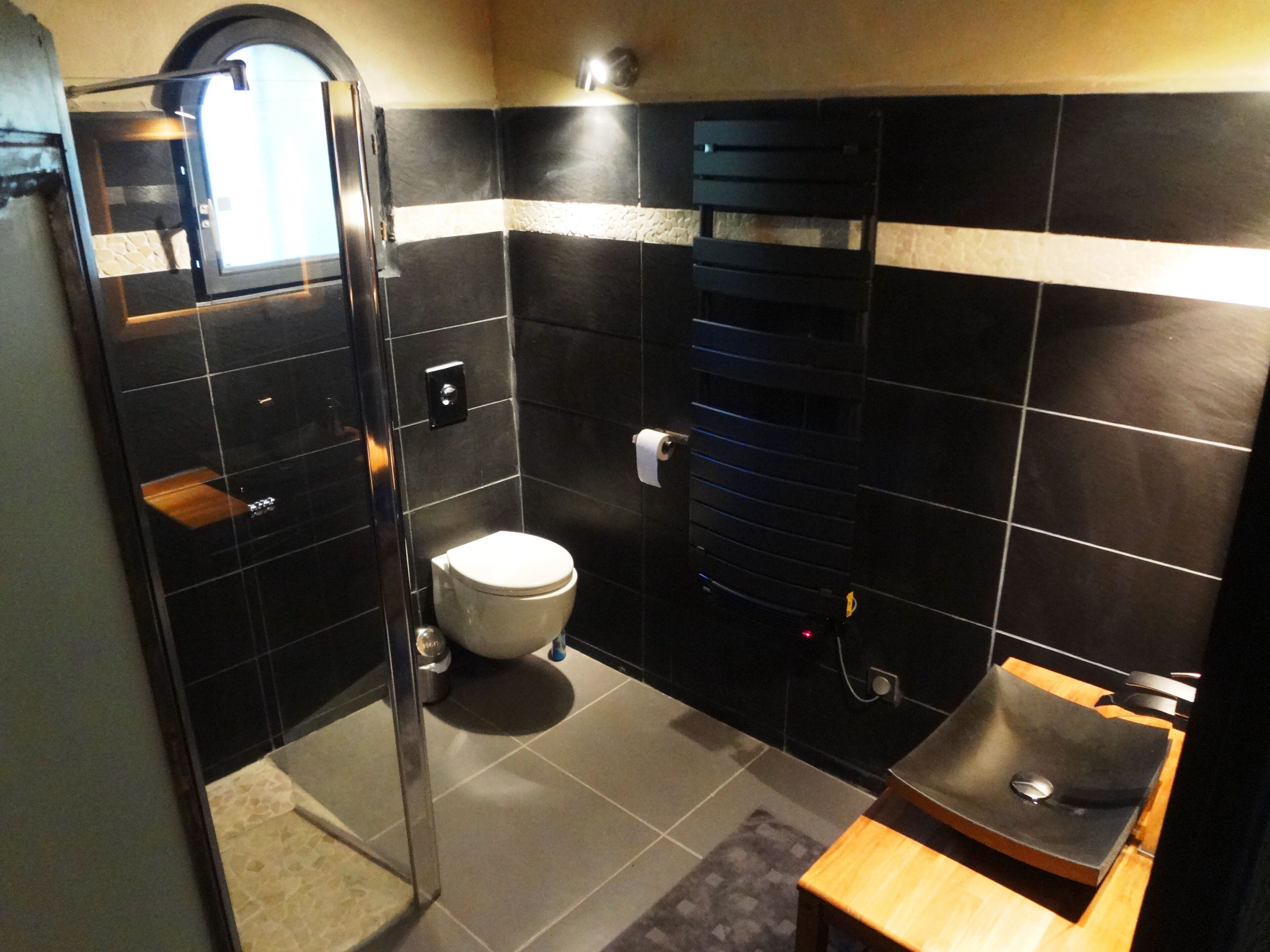 100% quiet in Uzès! Swimming-pool 10X5m, 70m² with AC + private terrace, WIFI, 10 000m² garden