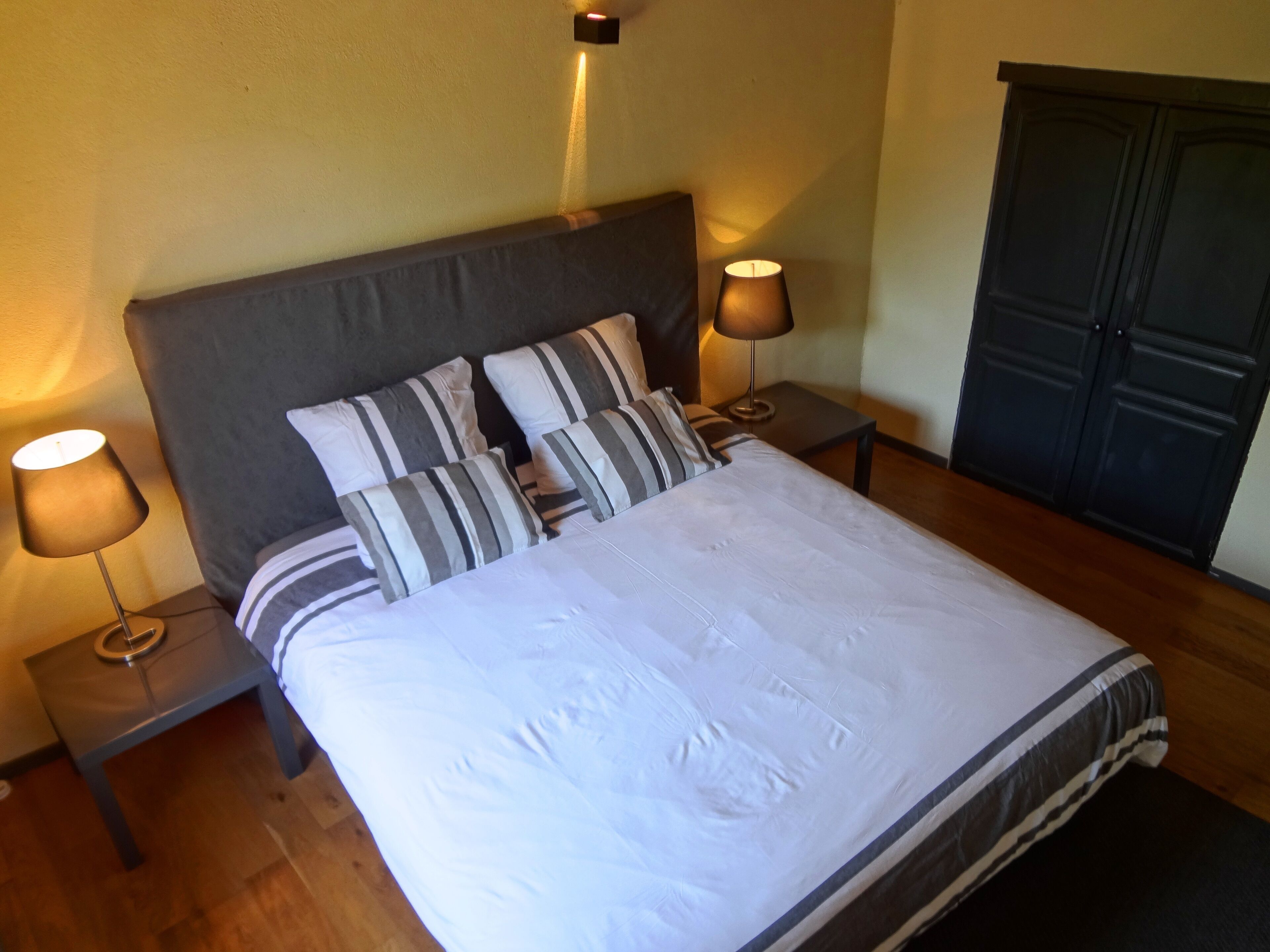 100% quiet in Uzès! Swimming-pool 10X5m, 70m² with AC + private terrace, WIFI, 10 000m² garden