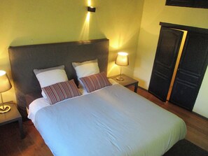 2 bedrooms, iron/ironing board, travel crib, free WiFi