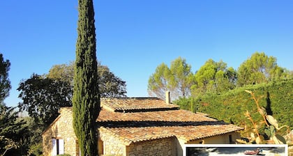 Au calme Ă UzĂšs 70mÂČ clim: 2ch., 5 pers., piscine10X5, gd jardin, terrasse, WIFI