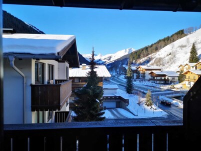 Hinterglemm: Charming modern apartment next to the piste of World Cup 24 + WM 25