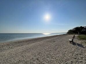 Beach nearby, sun loungers, beach towels