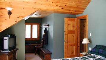 6 bedrooms, iron/ironing board, WiFi, bed sheets