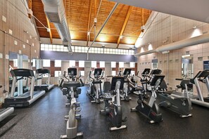 Fitness facility - Sea Spray Villa, a 3 bed/2.5 bath Townhouse in Golf Course Community across from Amenities! WIFI, Pool, Fitness Center, Indoor Pool, Shuttle, Tennis! (Ocean View)