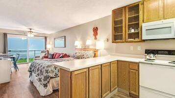 1 slaapkamer, een strijkplank/strijkijzer, wifi, beddengoed