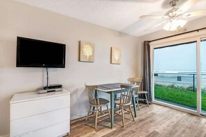 Dining - Ground Floor Beachfront Family-Sized Condo Suite - Pool and Sauna! (Lincoln City)