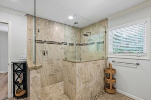 Towels - 17 Old Military~ Walking Distance to RBC Heritage, Private Pool, Close to Beach! (Hilton Head Island)