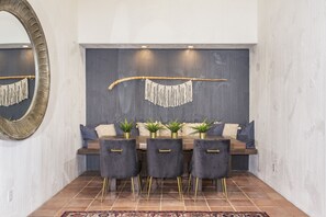 Dining - Relax in the Best and Biggest Space in Palm Valley Country Club. (Palm Desert)