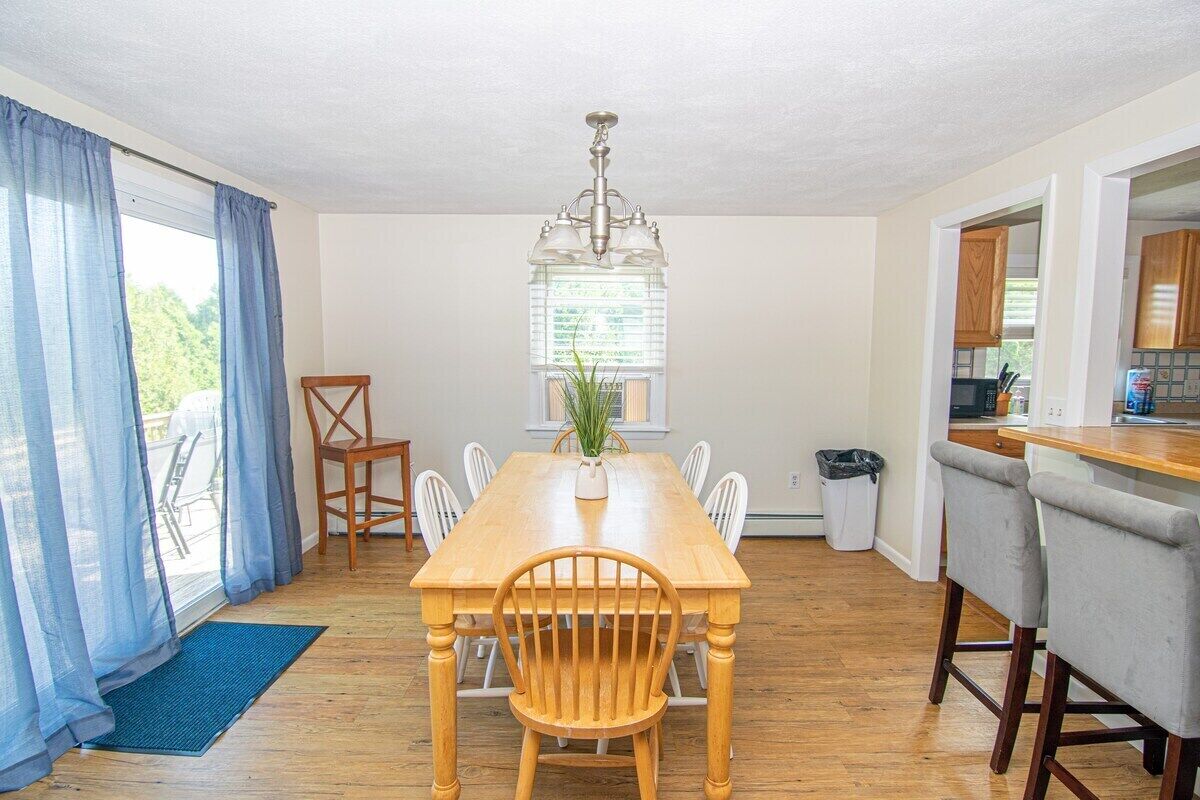Spacious 5 Bdrm in Scarborough Beach Neighborhood!