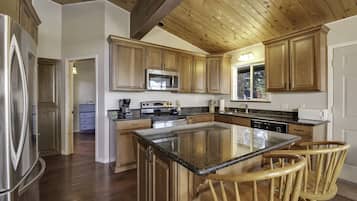 KĂŒhlschrank, Mikrowelle, Ofen, Herdplatte