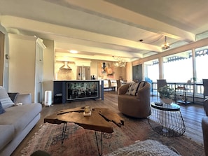 Smart TV, fireplace