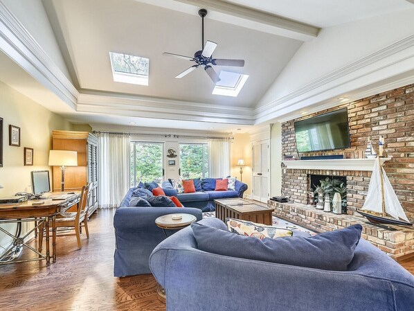 TV - 24 Baynard Cove - Single Level, 4BR Home with FREE Spa Heat April - October! (Hilton Head Island)