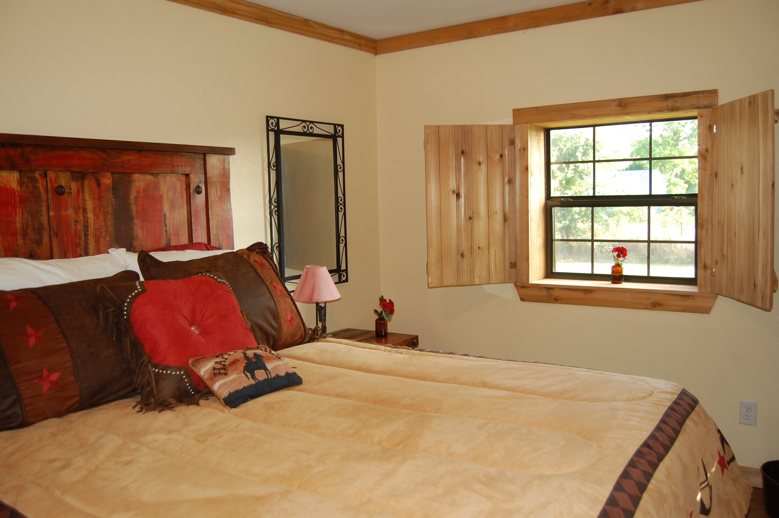 Circle P Cabins  - First Monday Trade Days - Now with 4 cabins on 3 acres