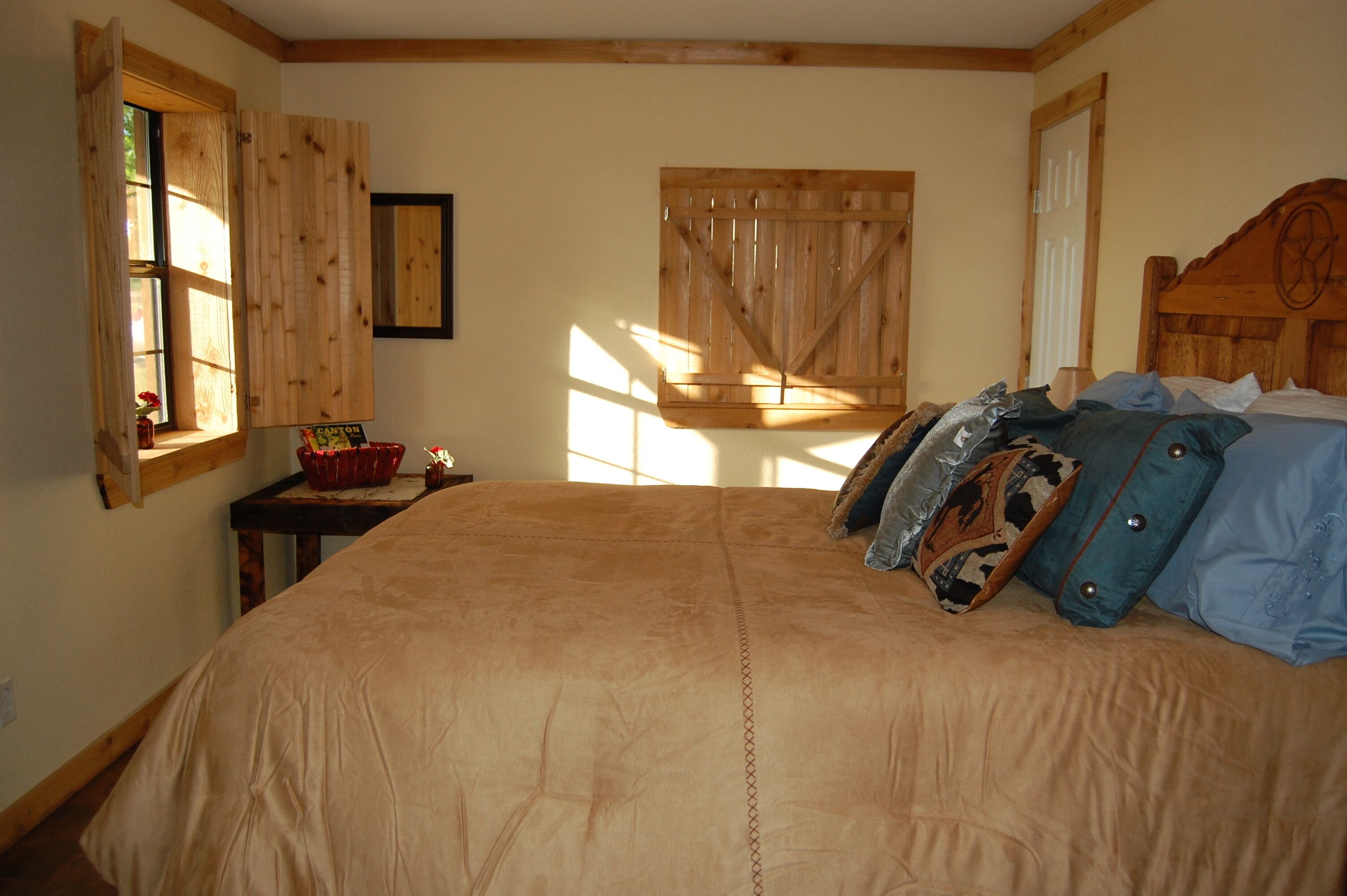 Circle P Cabins  - First Monday Trade Days - Now with 4 cabins on 3 acres