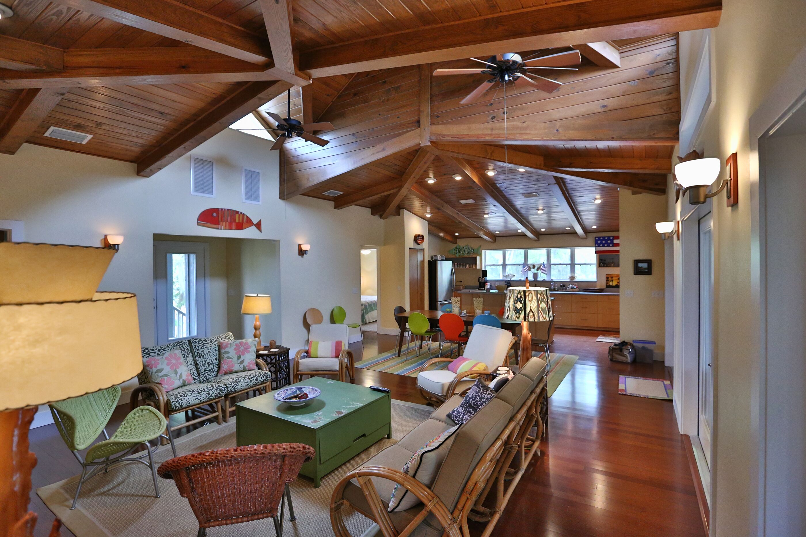 The Tree House - Family Friendly, Great Yard, Waterfront
