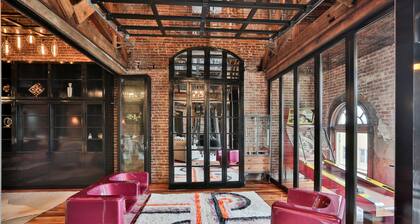 Pullotettu Bondiin: Esitelty HGTV: llä, Heart of Bourbon Trail, vuodepaikkoja 10