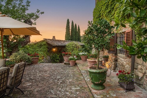 La Valle Tuscany — Historic Luxury Villa Estate in Chianti, Near Florence