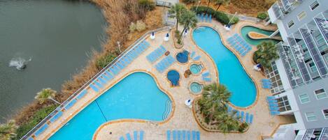Una piscina techada, una piscina climatizada