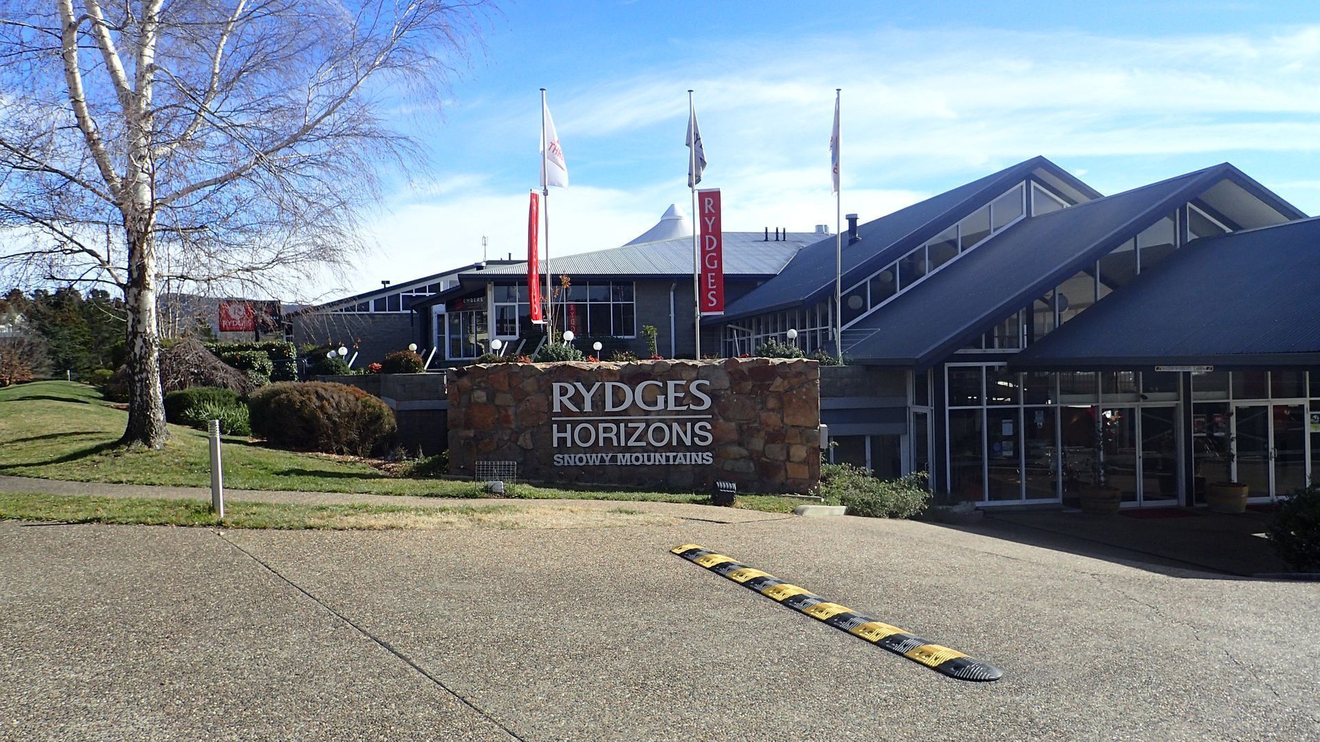 Horizons 214 Beautiful self-contained lakefront studio apartment: Couples Only — image 9