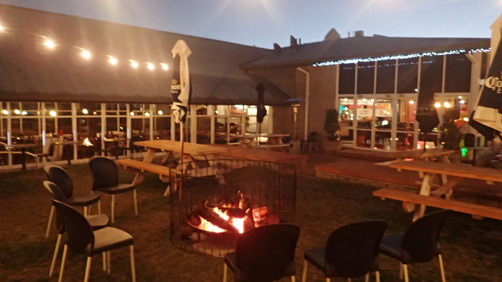 Horizons 214 Beautiful self-contained lakefront studio apartment: Couples Only — image 2