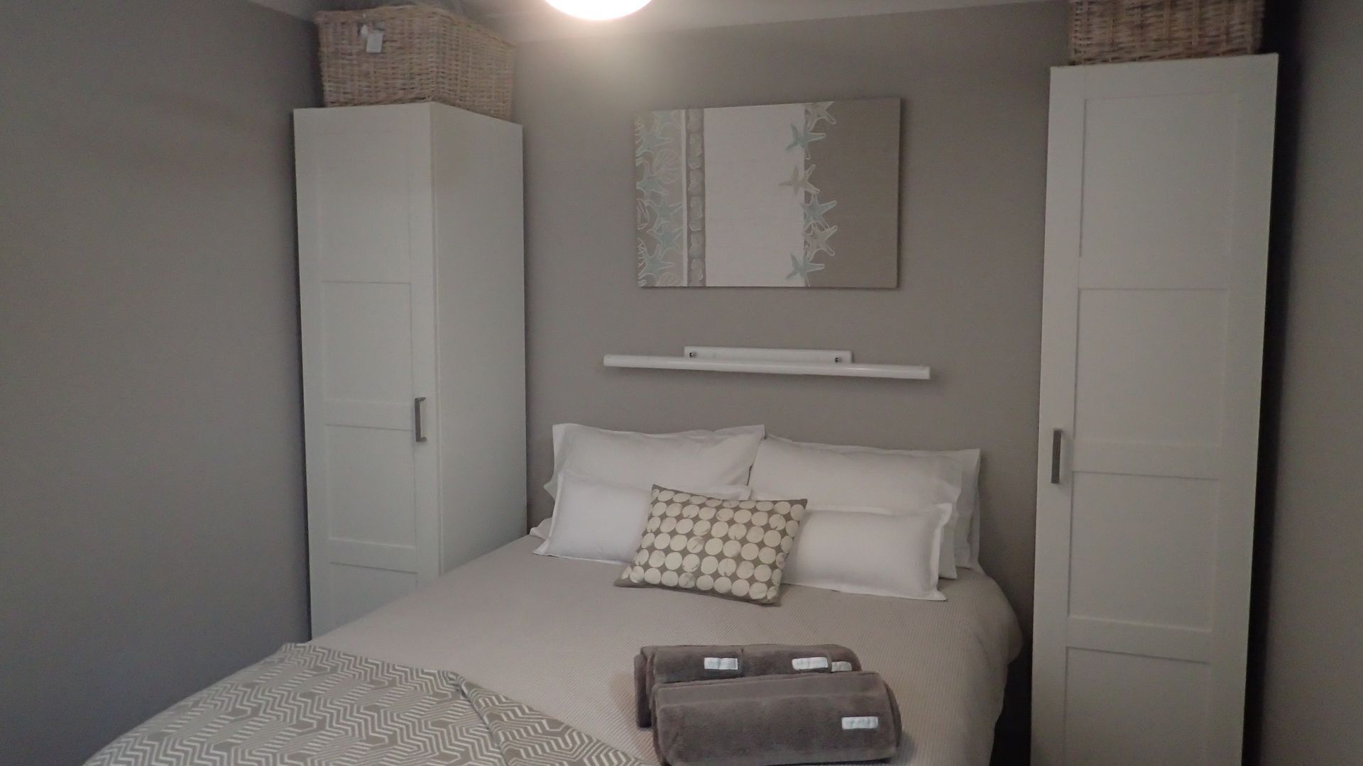 Horizons 214 Beautiful self-contained lakefront studio apartment: Couples Only — image 7