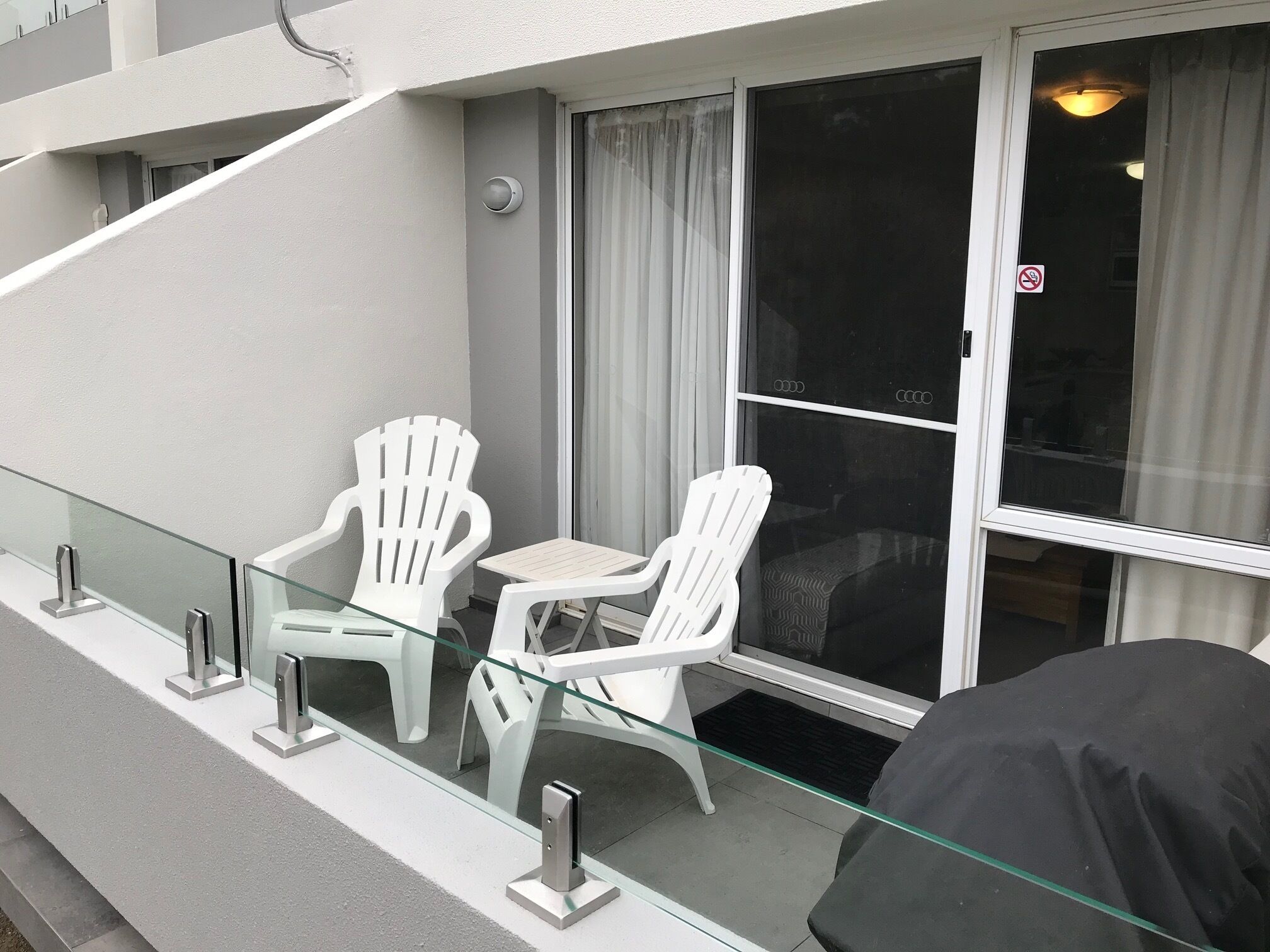 Horizons 214 Beautiful self-contained lakefront studio apartment: Couples Only — image 3