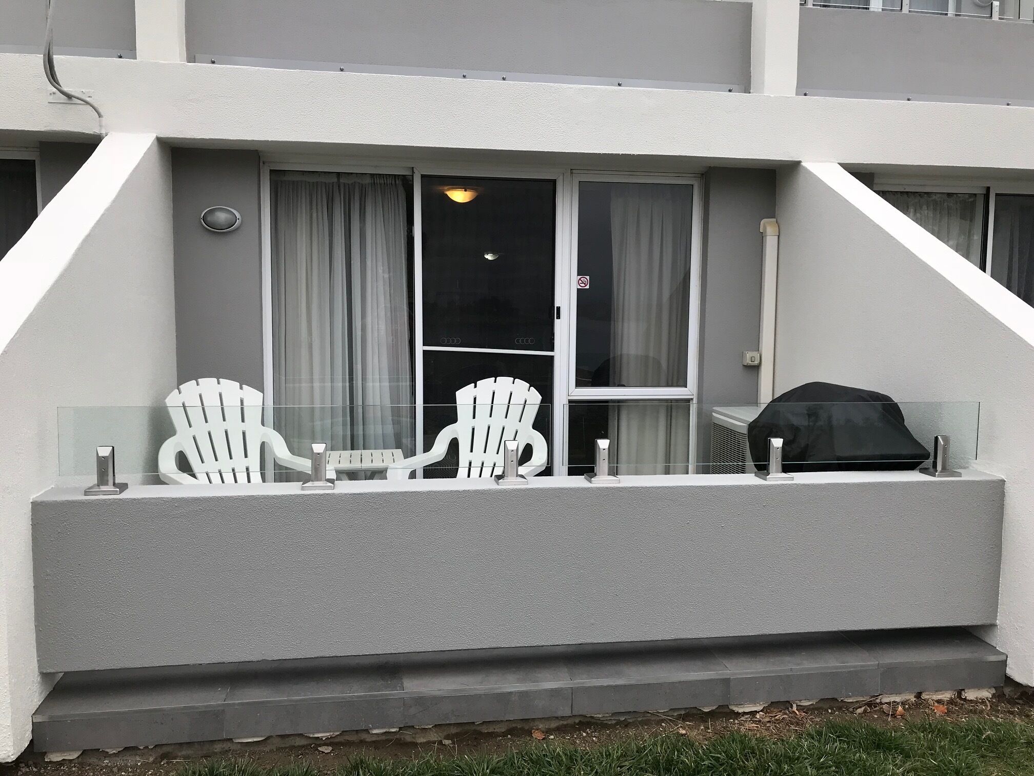 Horizons 214 Beautiful self-contained lakefront studio apartment: Couples Only — image 8