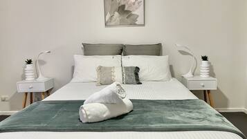 3 bedrooms, desk, iron/ironing board, travel cot