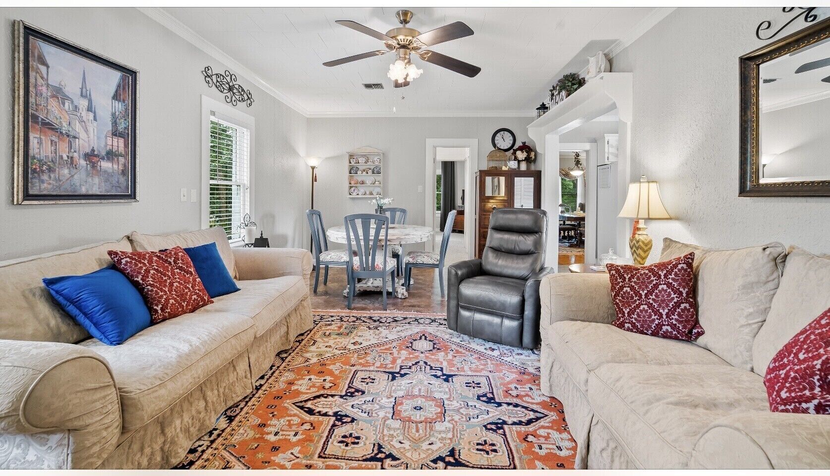 Cozy Cottage in Historic District.