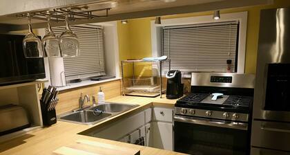 Cozy Clean and Quiet 2 Bed / 1 Bath Home. Steps from Lake and Park!