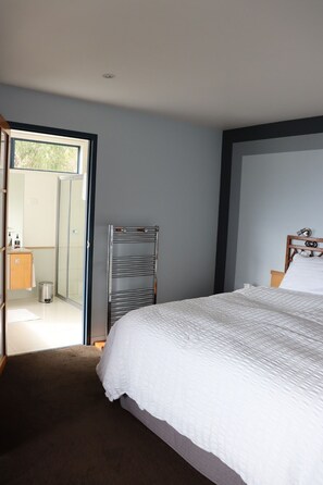 1 chambre, fer et planche Ă repasser, Wi-Fi gratuit, draps fournis